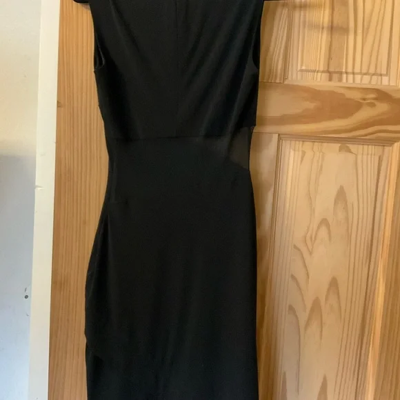 Elegant Black Sleeveless Dress - Picture 3 of 4